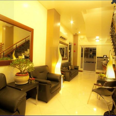 Avitel Hotel Makati City Exterior photo