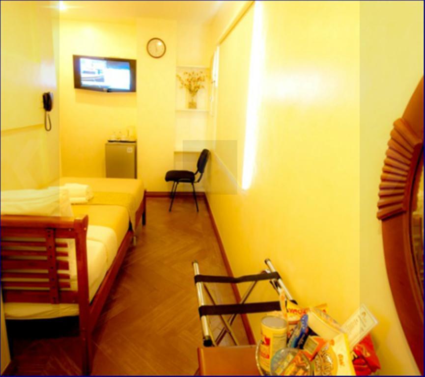 Avitel Hotel Makati City Room photo