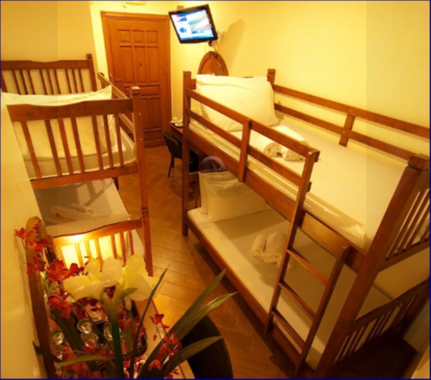 Avitel Hotel Makati City Room photo