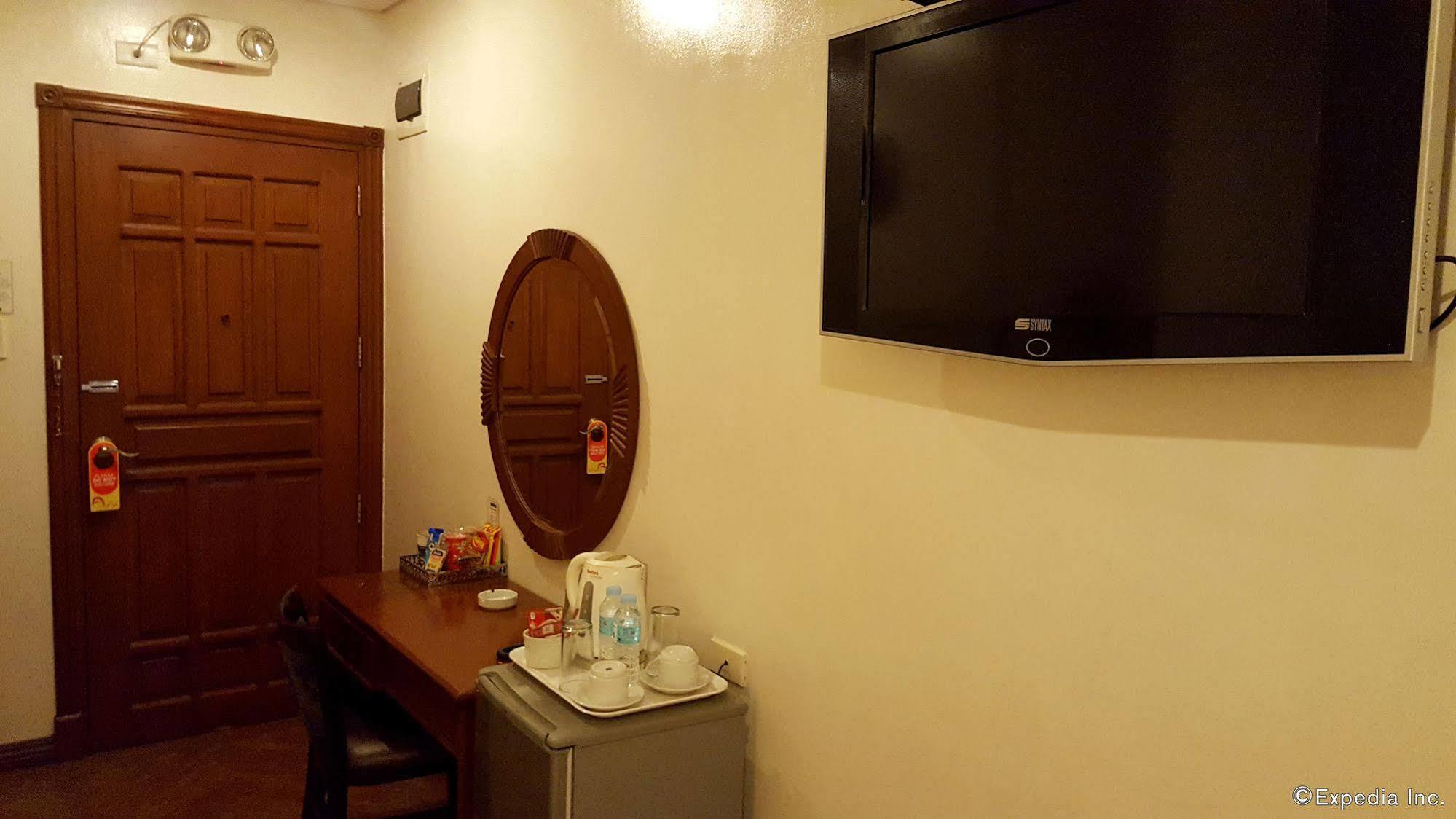 Avitel Hotel Makati City Exterior photo