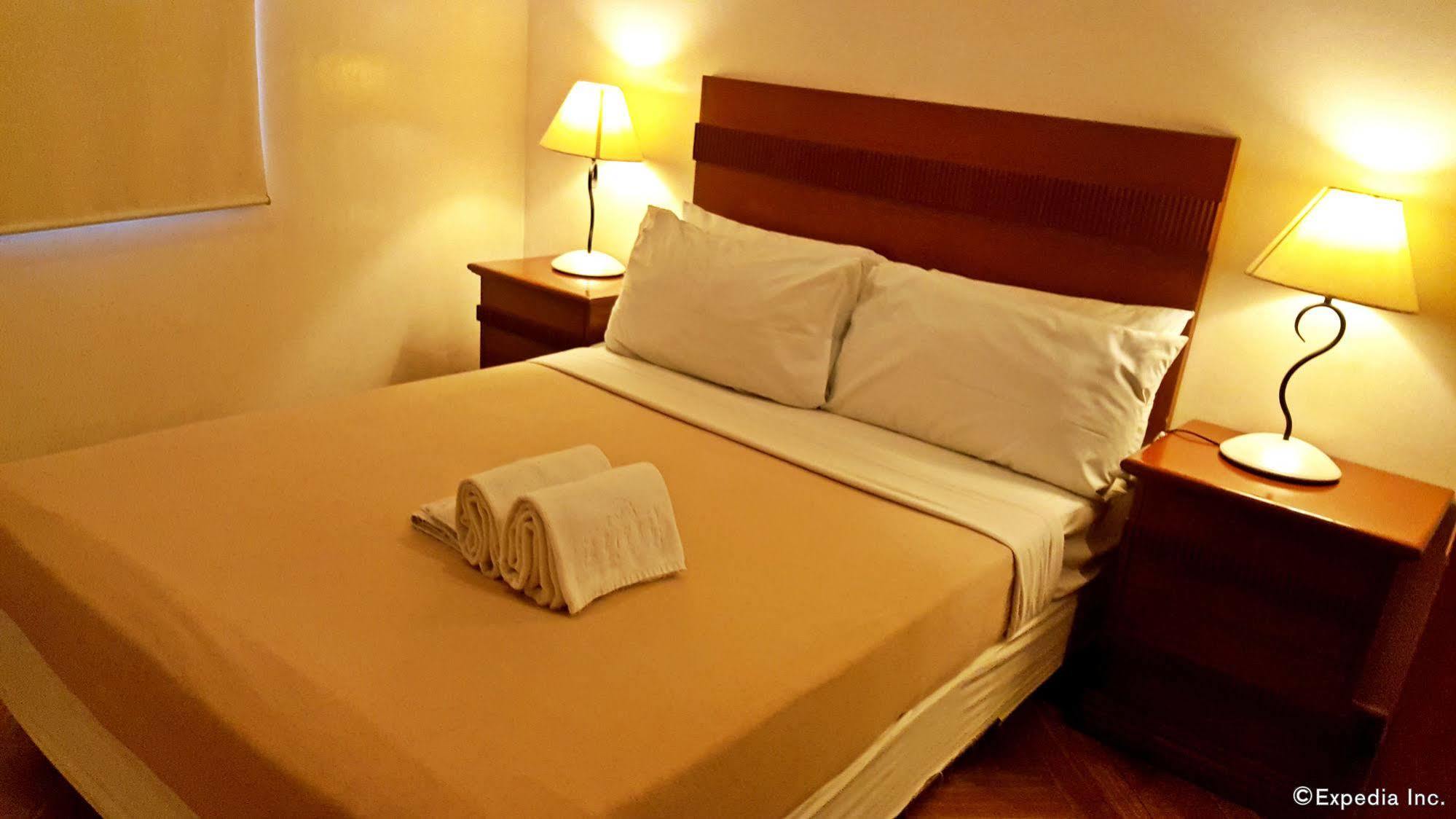 Avitel Hotel Makati City Exterior photo