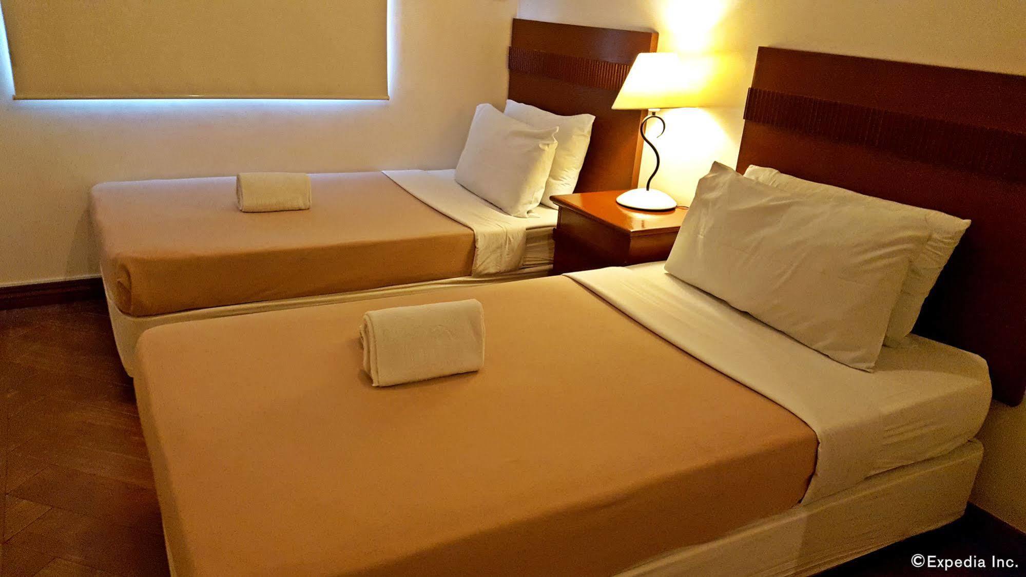 Avitel Hotel Makati City Exterior photo