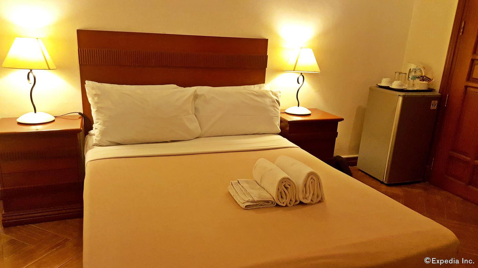 Avitel Hotel Makati City Exterior photo