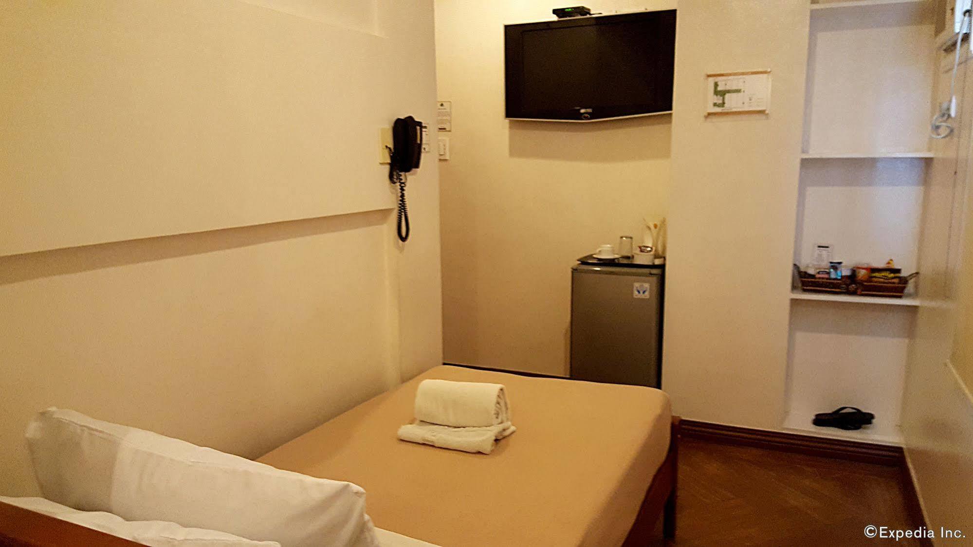 Avitel Hotel Makati City Exterior photo